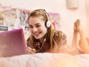 Marketers can catch the interest of teen shoppers online.